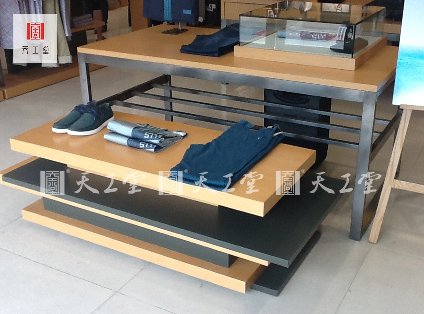  服裝展示臺