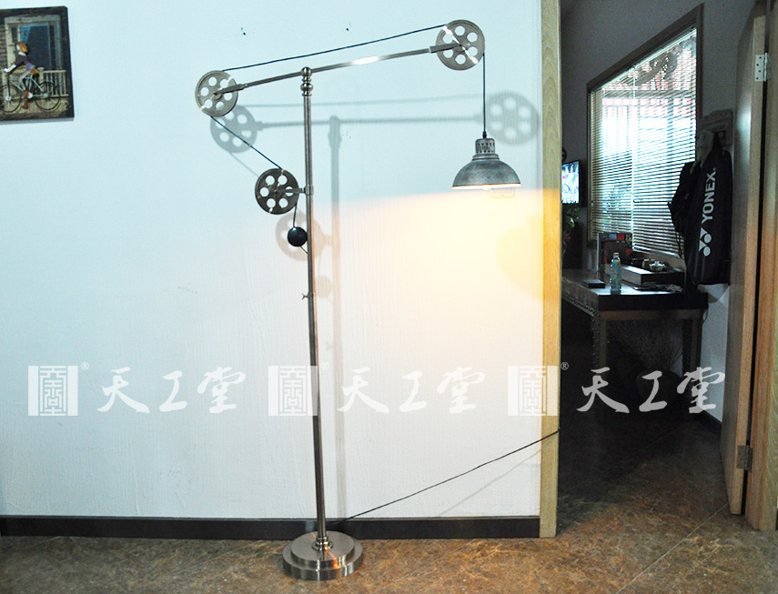 不銹鋼落地燈.jpg