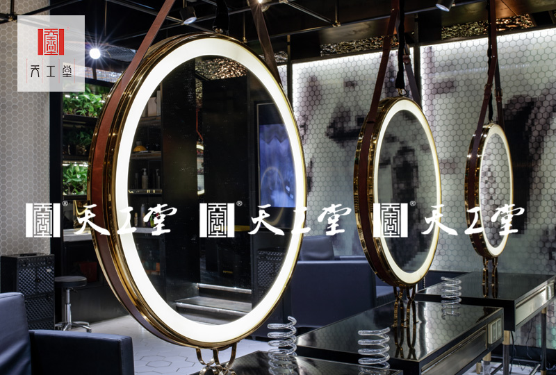 美發會所內發光圓鏡